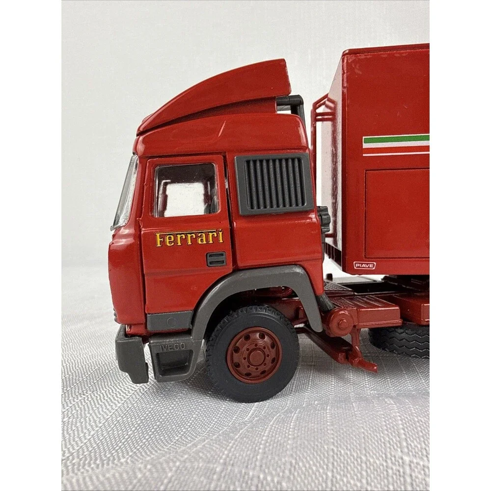 Old Cars 1:43 Ferrari Iveco Transporter